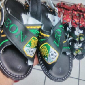 Huarache personalizado con nombre y logotipos