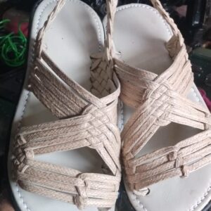 Huarache de araña o tejido en astilla natural con la q se hace sombreros calentanos