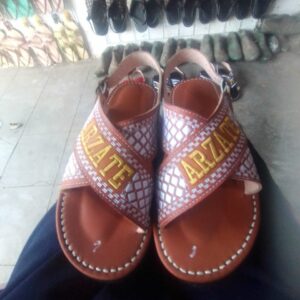 Huarache bordado en piel y acojinado PERSONALIZADO