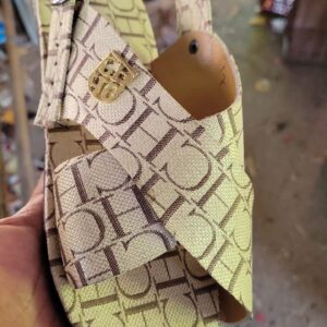 Huarache de diferentes marcas hecho en piel